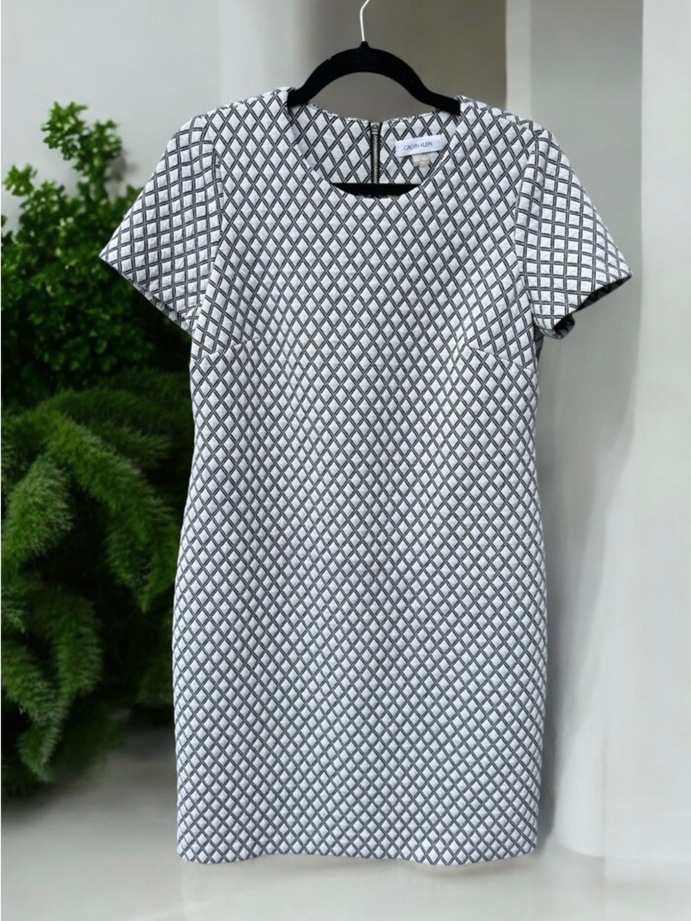 Calvin Klein white and blue geometric pattern quilted dress size 10